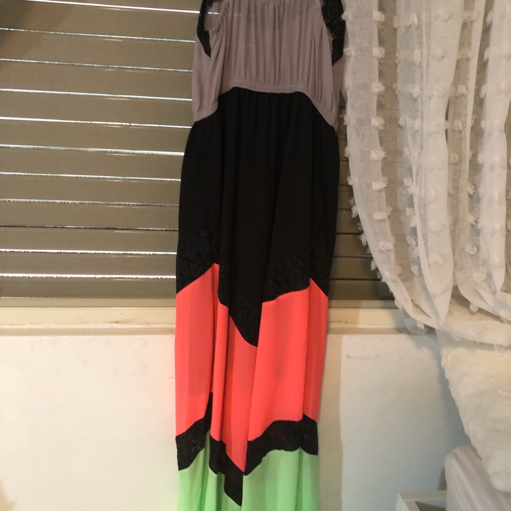 Dress - Picture 4 of 4